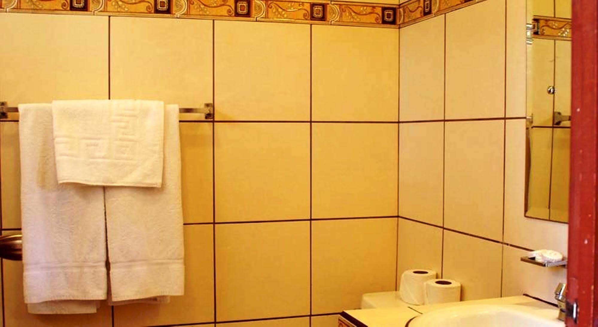 Hotel Boyeros Liberia Bagian luar foto