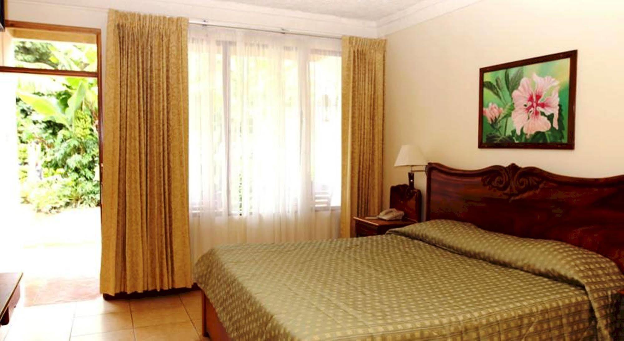 Hotel Boyeros Liberia Bagian luar foto